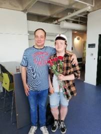 Et billede, der indeholder person, indendrs, vg, loft

Automatisk genereret beskrivelse